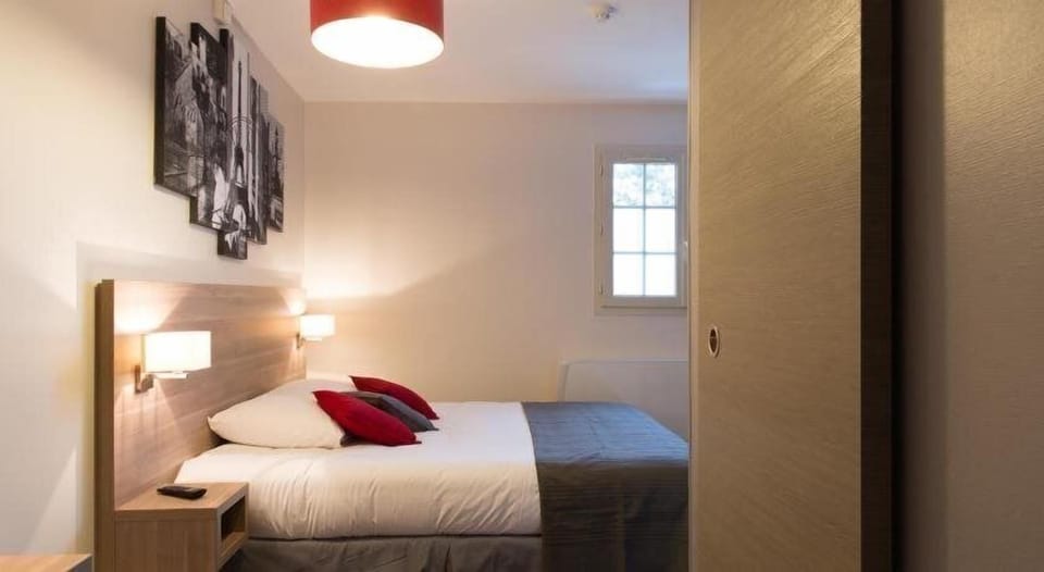 Classic Double Room, City View | Iron/ironing board, free WiFi