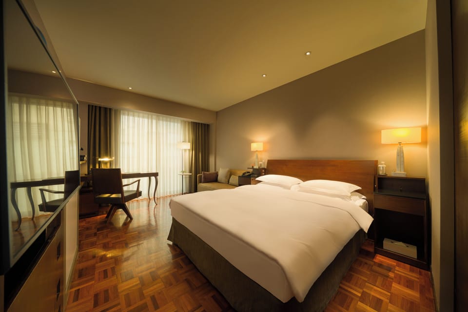 Superior Room, 1 Queen bed | Minibar, in-room safe, desk, laptop workspace