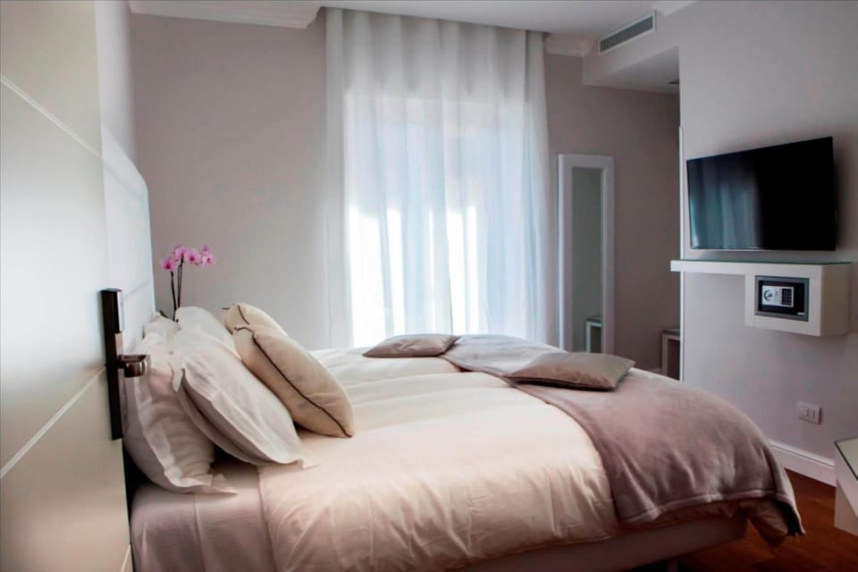 Egyptian cotton sheets, premium bedding, down comforters