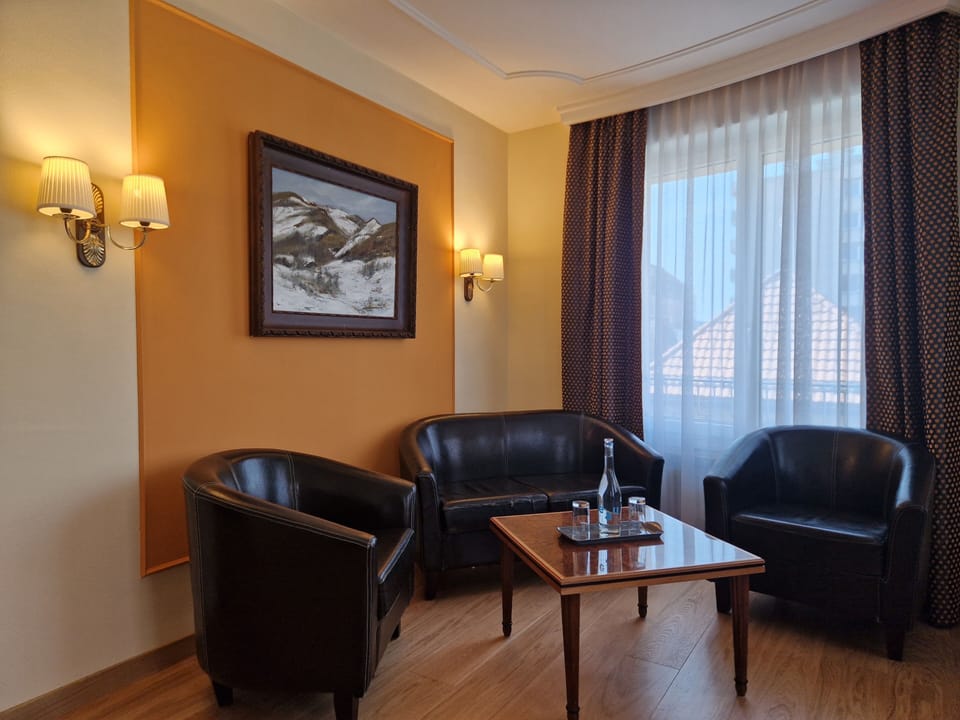 Junior Suite, 1 Queen Bed | Down comforters, in-room safe, desk, blackout drapes