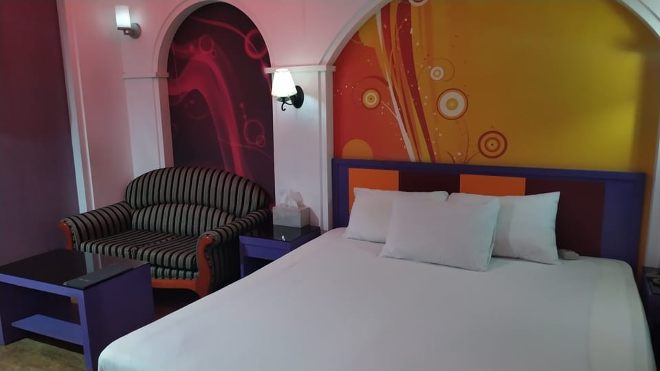 WiFi (free), bed sheets