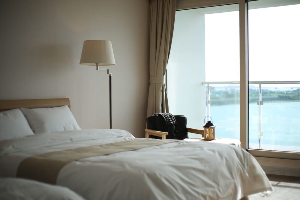 Standard Twin Room, Sea View | Desk, soundproofing, free WiFi, bed sheets