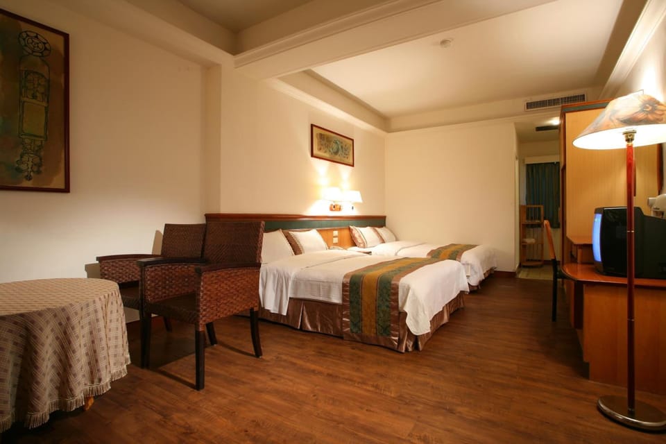 Down comforters, in-room safe, bed sheets