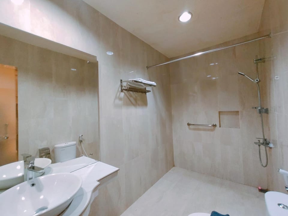 Shower, free toiletries, slippers, towels