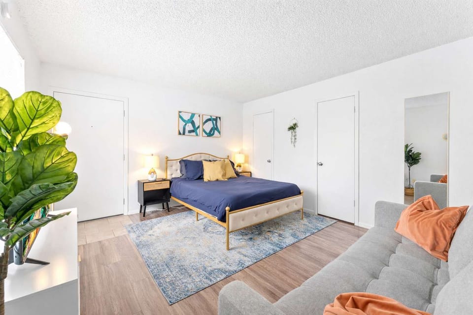 Bedroom/Living Area