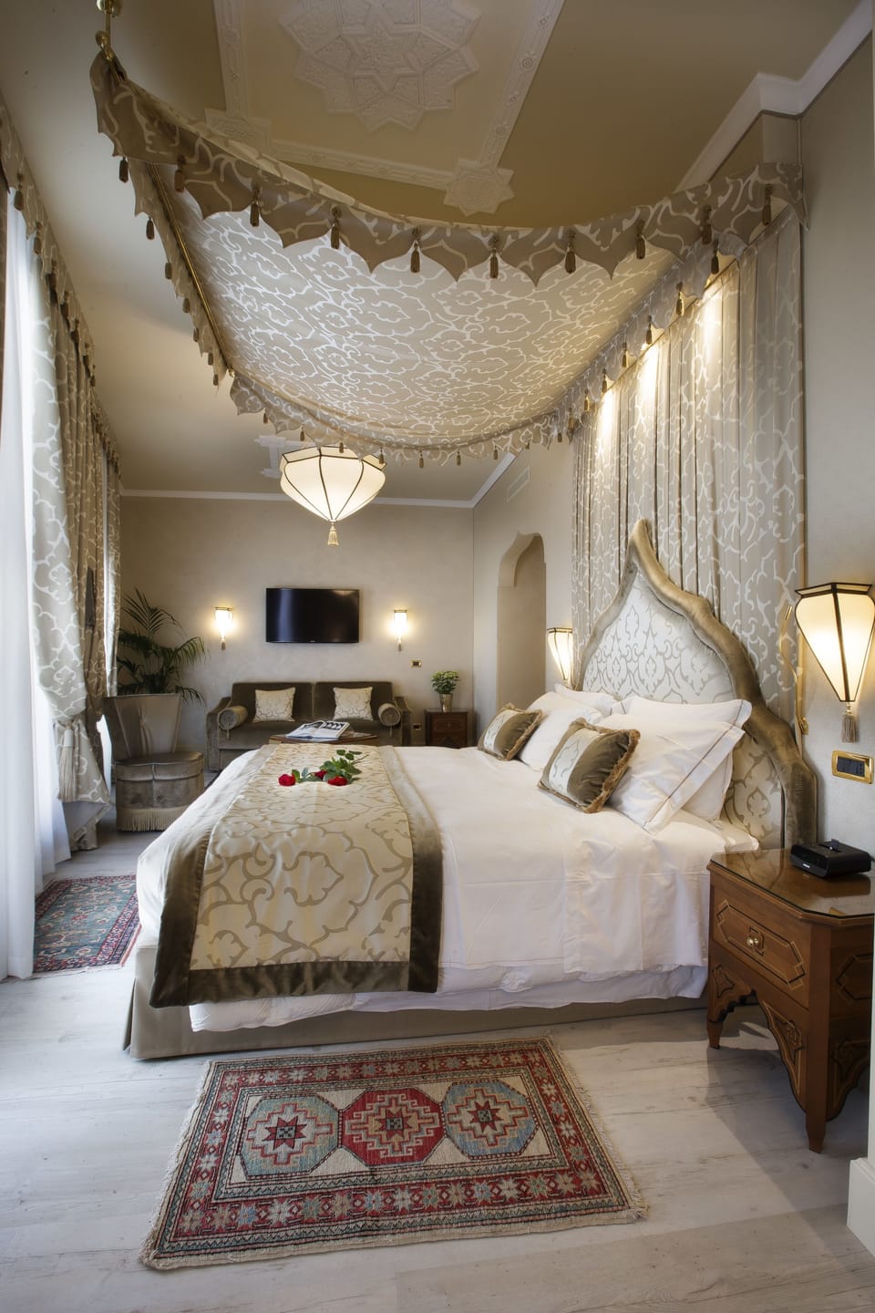 Suite, Canal View | Hypo-allergenic bedding, down comforters, minibar, in-room safe