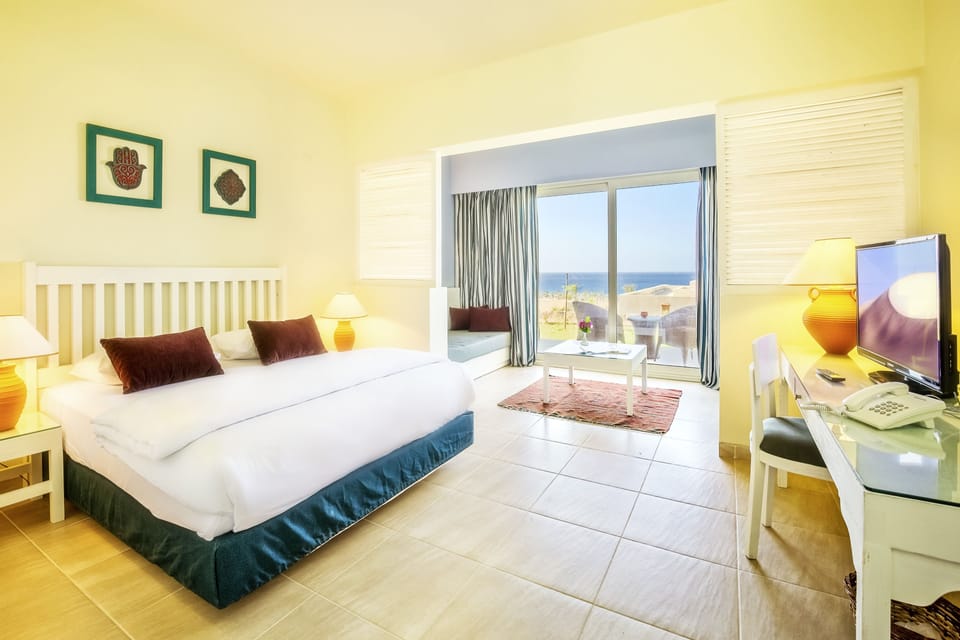 Minibar, in-room safe, desk, bed sheets