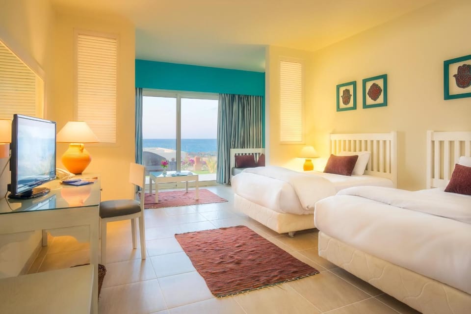 Minibar, in-room safe, desk, bed sheets