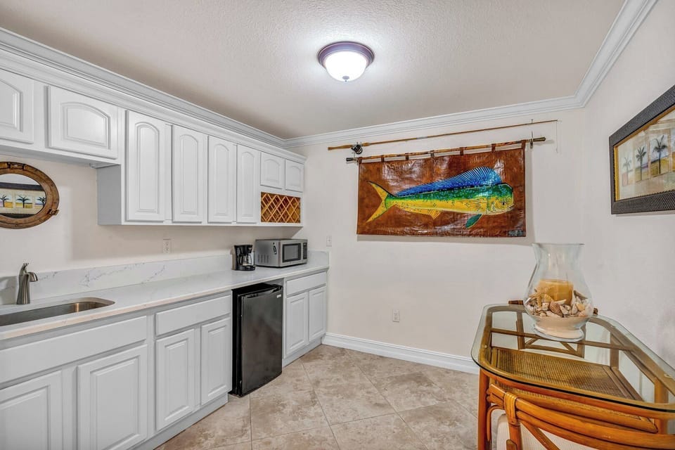Lower Leve Kitchenette