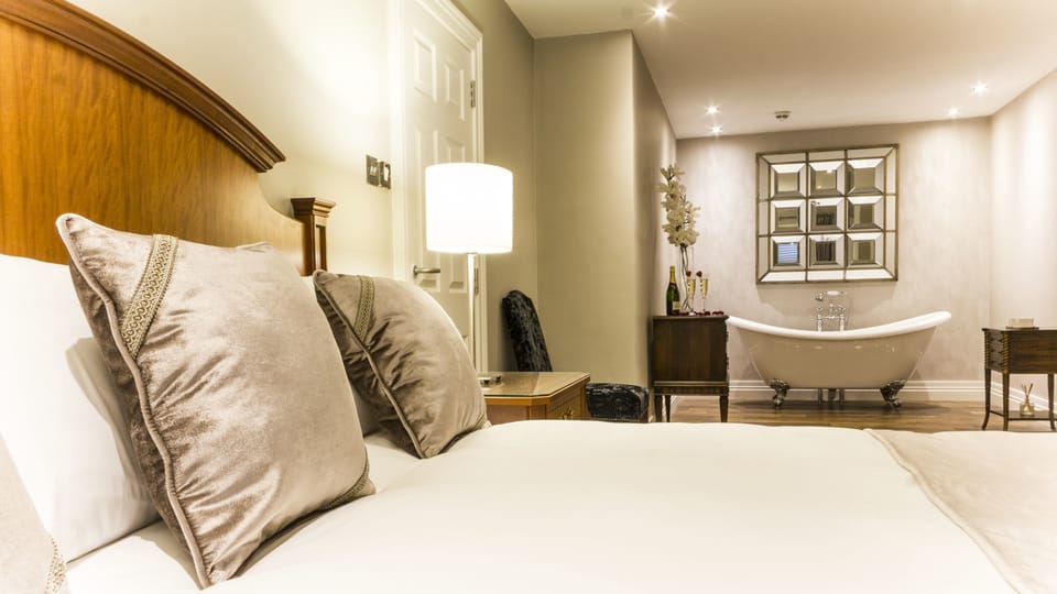 Double Room | In-room safe, desk, iron/ironing board, free WiFi