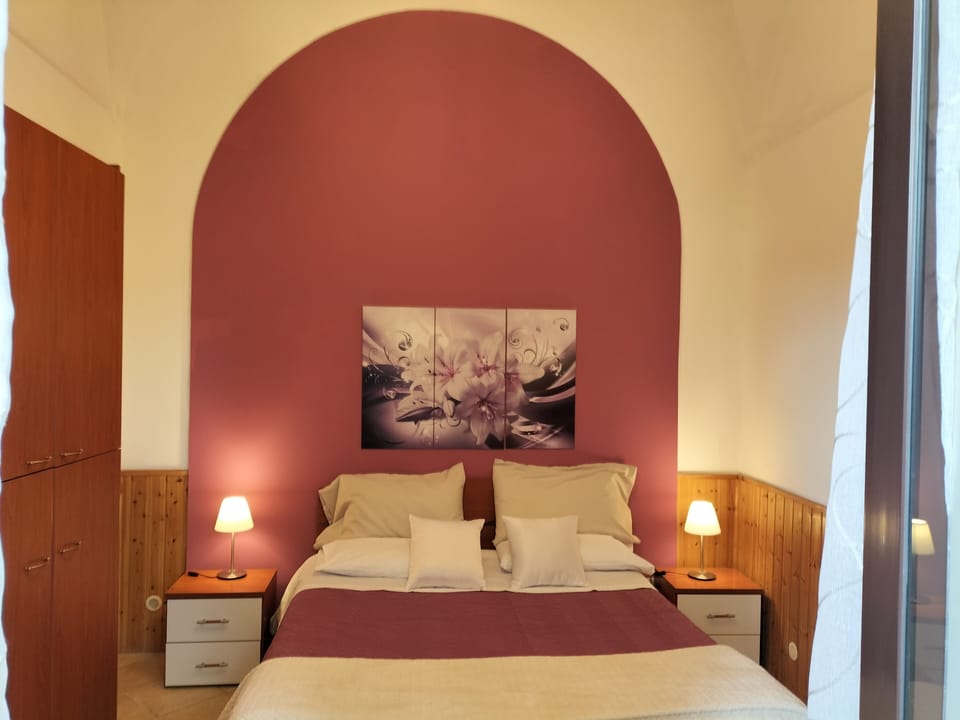 Economy Triple Room | Premium bedding, desk, soundproofing, free cribs/infant beds