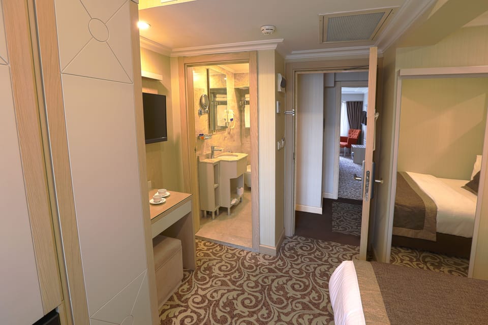 Family Room | Egyptian cotton sheets, premium bedding, minibar, in-room safe