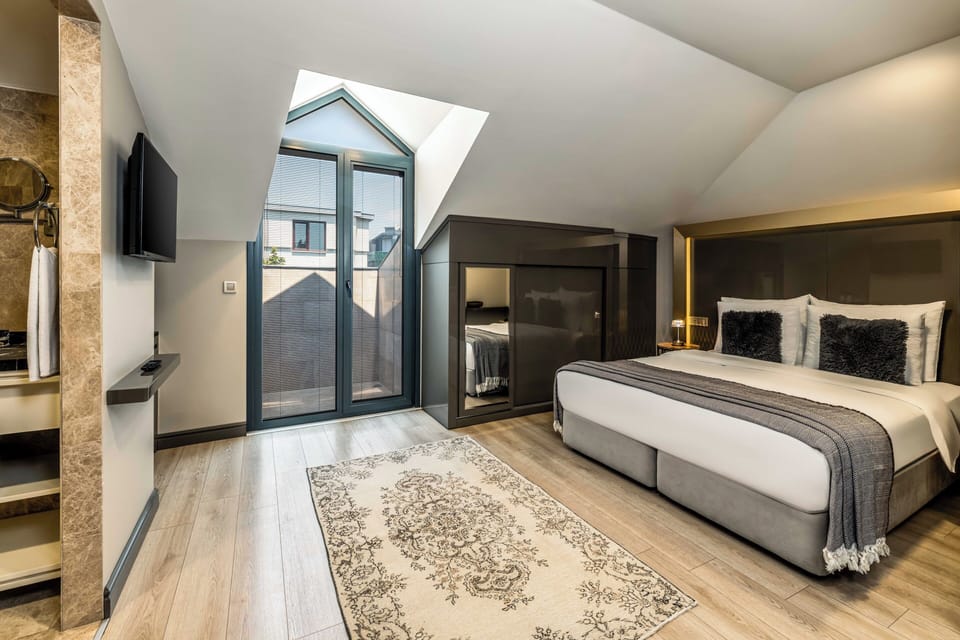 Family Room, Connecting Rooms, Balcony | Premium bedding, minibar, in-room safe, desk