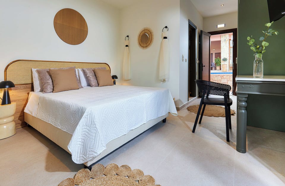 1 bedroom, Egyptian cotton sheets, premium bedding, down comforters