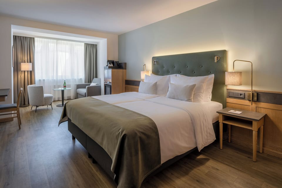 Premium Doppelzimmer | Hypo-allergenic bedding, minibar, in-room safe, desk