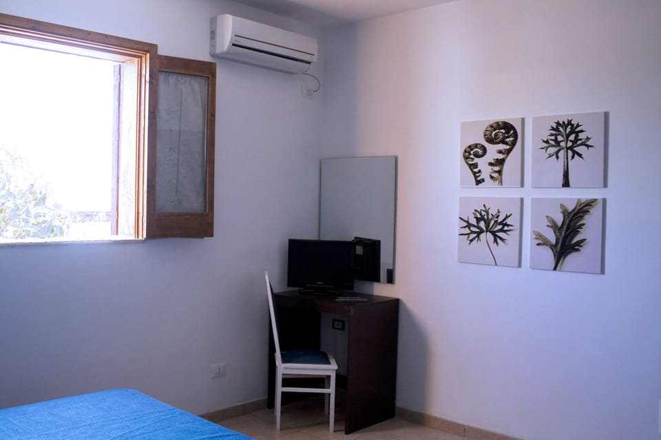 Classic Triple Room | Room amenity