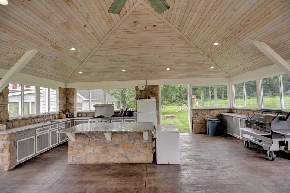 Outdoor Kitchen - Seasonal Depending on weather.