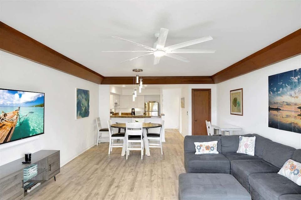 Relax in your newly remodeled living room. Complete with Flat Screen TV, new floors, adjustable work desk and plenty of natural light.
