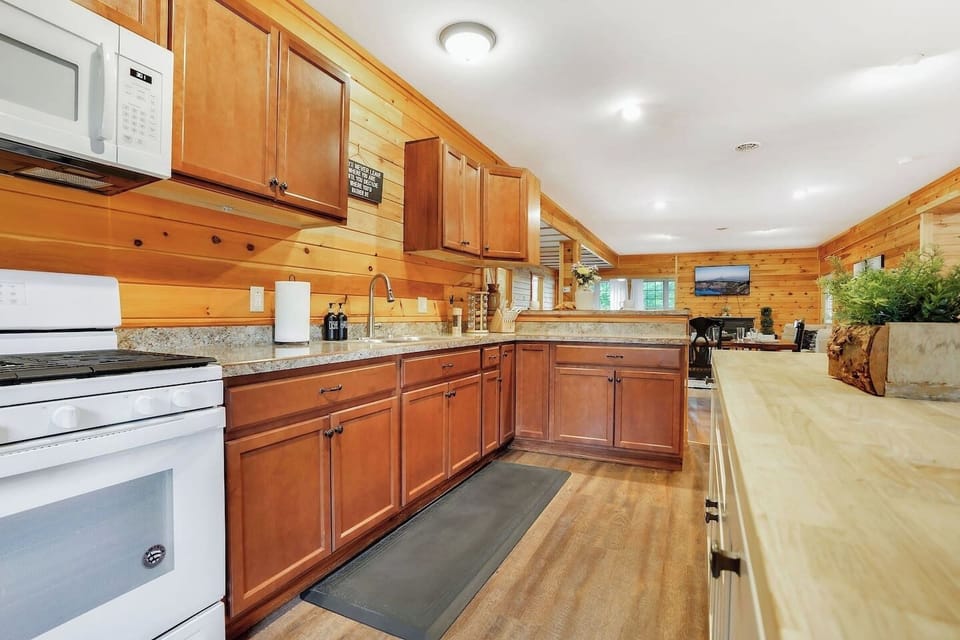 Fully Stocked Kitchen with all necessities to make the perfect family meal.