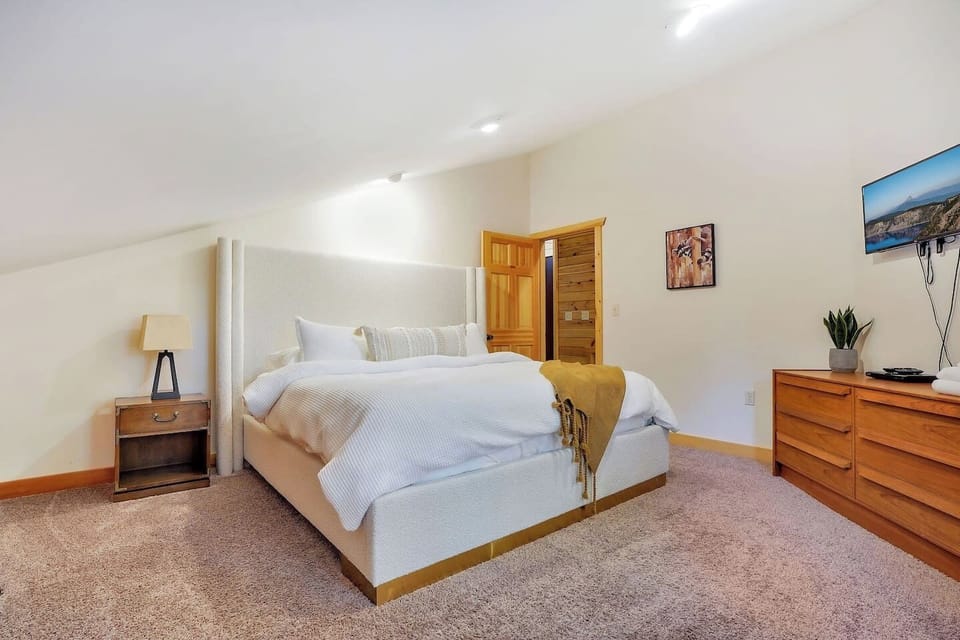 2nd Floor: Bedroom 8 - King Bed with Roku TV