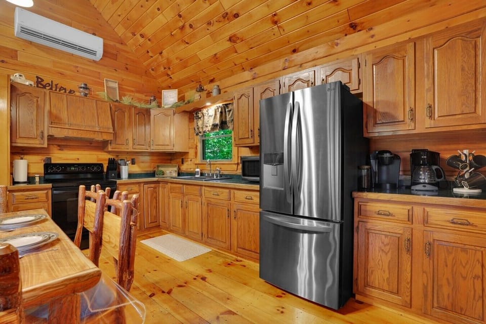 Refrigerator with Water and Ice Machine