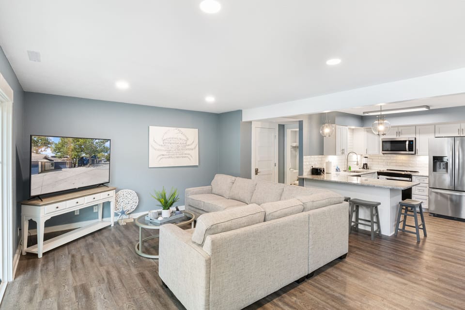 Ease of Kitchen Access from the Living Room