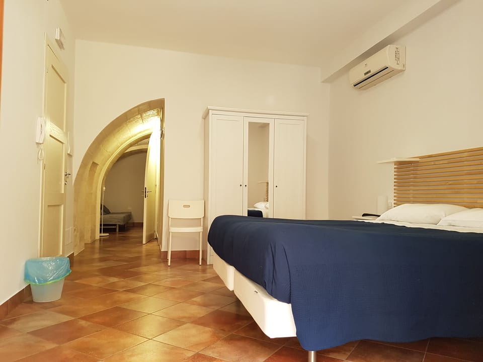 Comfort Double or Twin Room, 1 Bedroom | Minibar, desk, blackout drapes, rollaway beds
