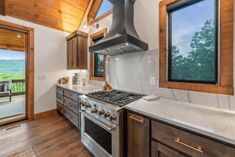 Cook up a storm on the high-end GE Cafe 6-burner gas range & oven with professional vent hood and full marble backsplash. Smooth power from 6 versatile burners make fast work of any meal from breakfast to French coq au vin.