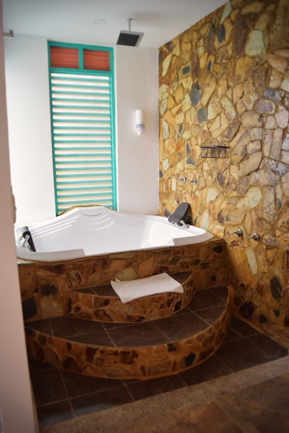 Junior Double Room | Bathroom | Hair dryer, towels