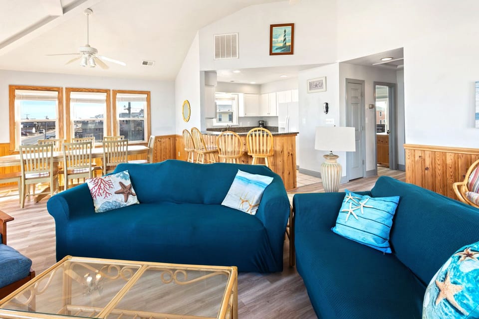 The top level has plenty of space for everyone to spread out!