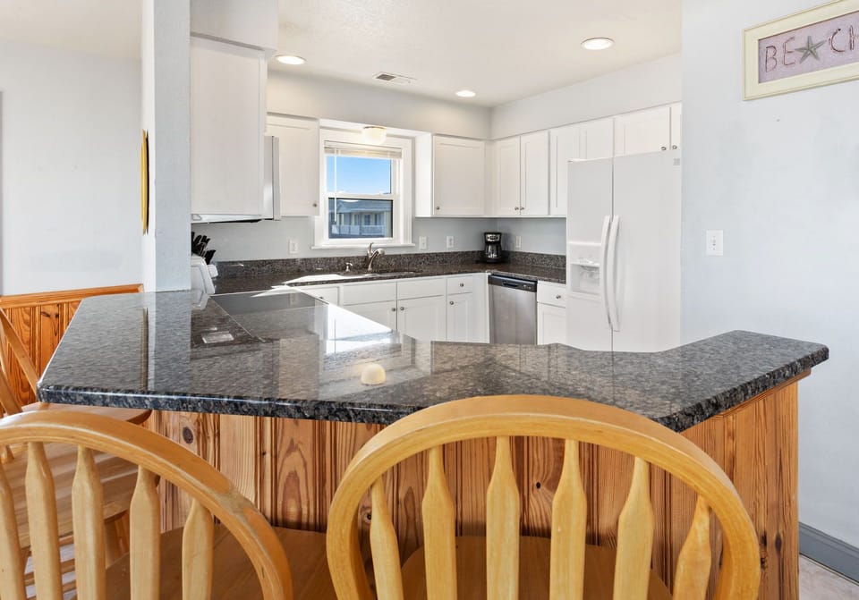 The kitchen area has 4 additional bar seats for dining options!