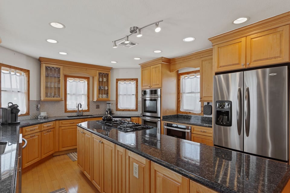 Make an unforgettable family meal with a U-Line Beverage Center, 6-Burner gas cooktop, warming drawer, double oven, microwave drawer, French door refrigerator and a wine rack that's perfect for the whole week.