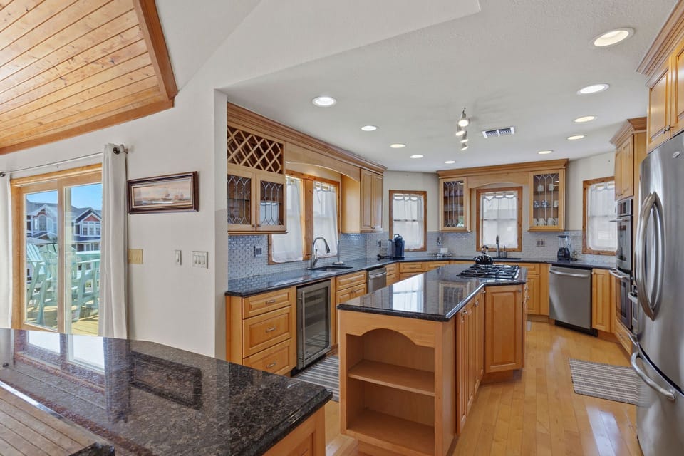 Make an unforgettable family meal with a U-Line Beverage Center, 6-Burner gas cooktop, warming drawer, double oven, microwave drawer, French door refrigerator and a wine rack that's perfect for the whole week.