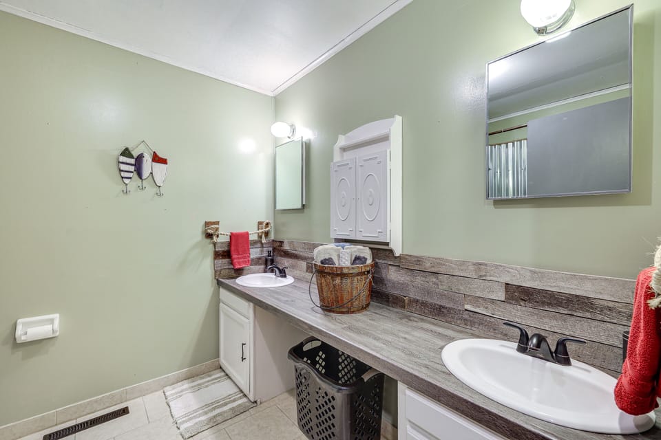 Full Bathroom