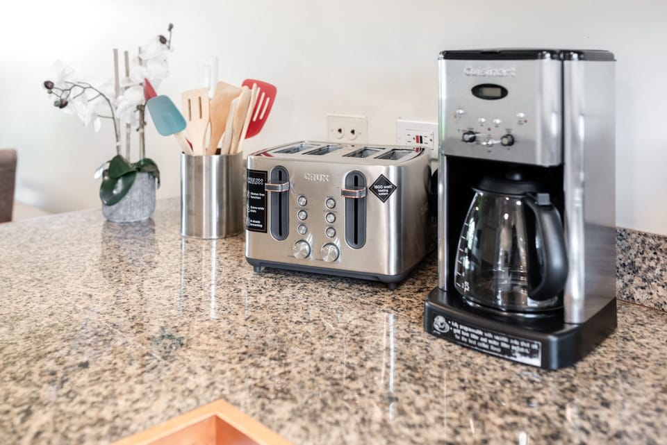 Condo | Private kitchen | Coffee/tea maker, full-size fridge, microwave, oven