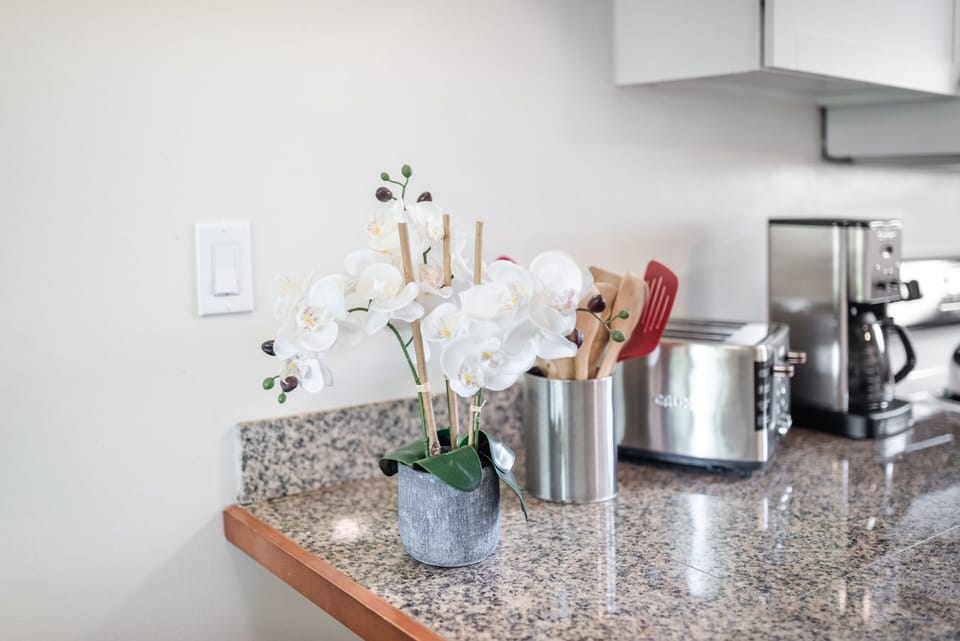 Condo | Private kitchen | Coffee/tea maker, full-size fridge, microwave, oven