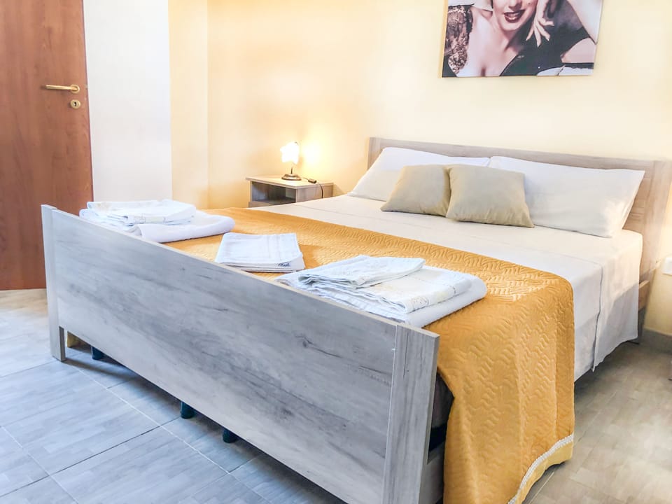 Minibar, desk, rollaway beds, free WiFi