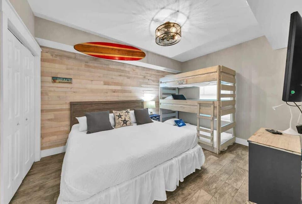 King Suite with Set of Custom Twin Tri-Bunks, Perfect For Families with Younger Children