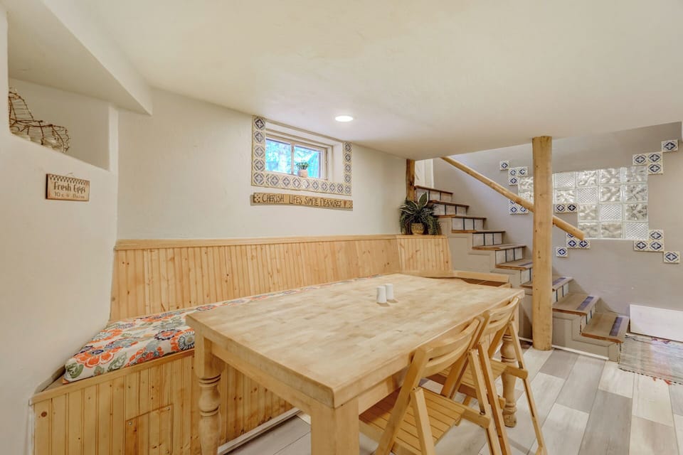 Dining table and view of entrance