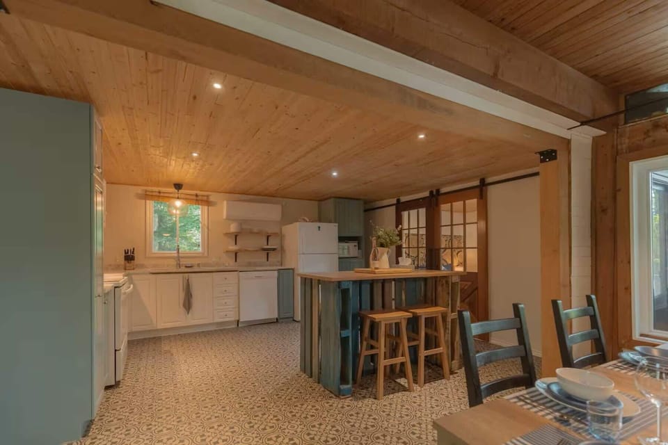 Kitchen bar with stools and plenty of workspace for cooking