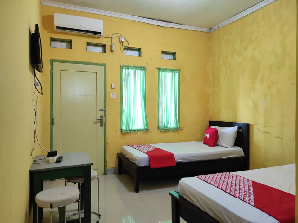 Standard Twin Room | Laptop workspace, free WiFi, bed sheets