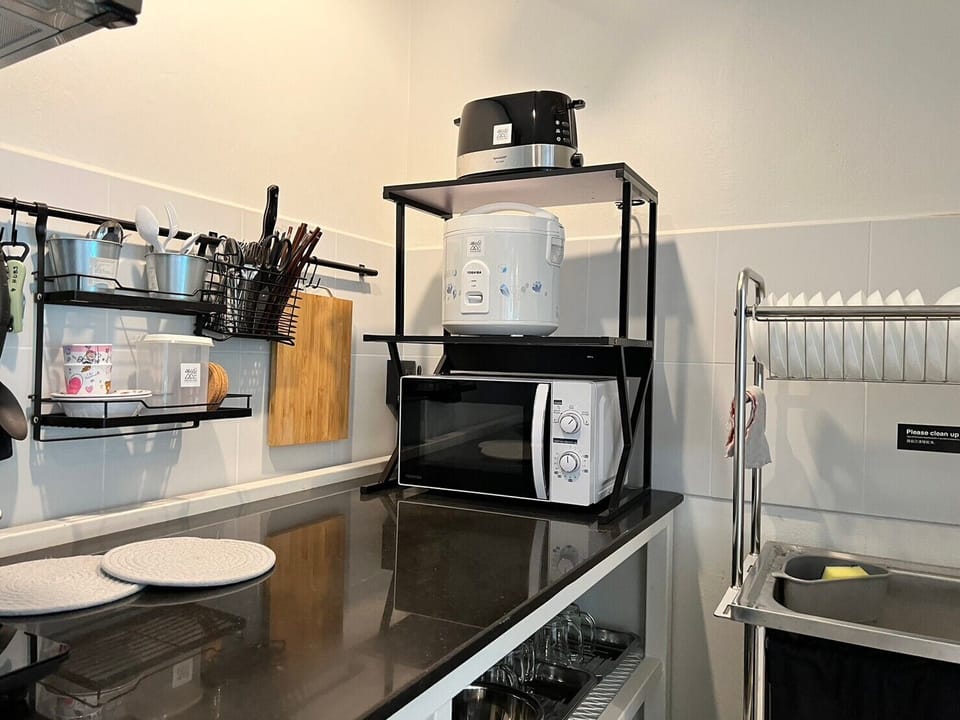 Fridge, microwave, stovetop, electric kettle