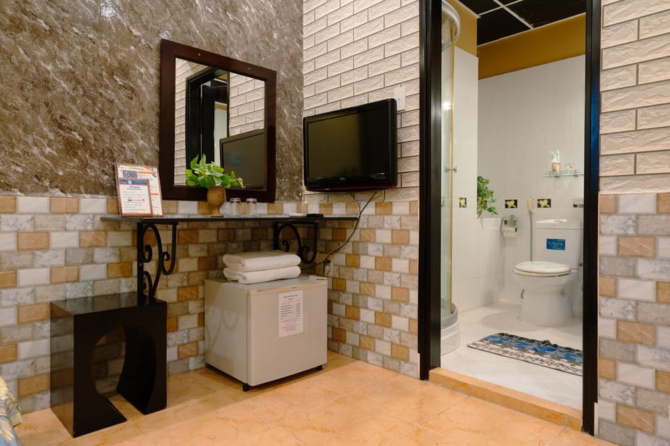 Superior Room | Minibar, in-room safe, desk, rollaway beds
