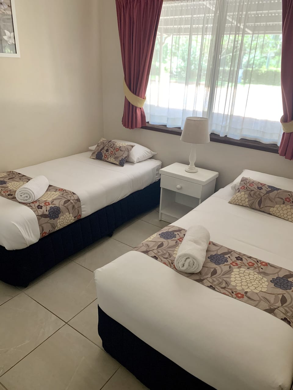Apartment with Ground Floor Mountain View | Iron/ironing board, WiFi (free), bed sheets