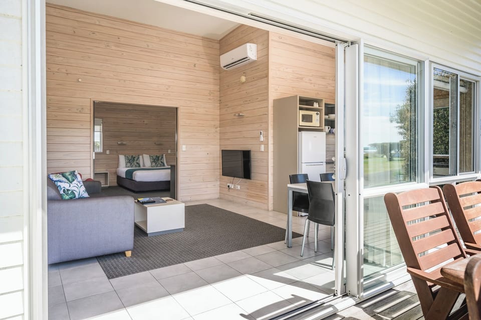 Superior Ocean View 1 Bedroom Villa | Free WiFi
