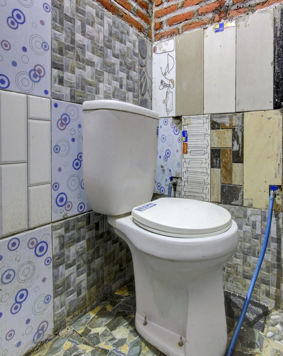 Economy Double Room | Bathroom | Shower