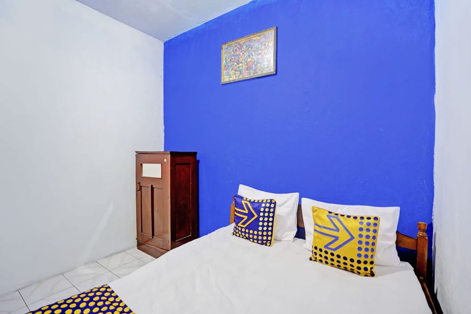Basic Double Room | Desk, free WiFi, bed sheets