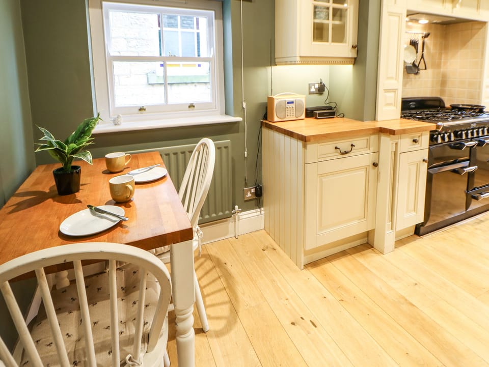 Dishwasher, cookware/dishes/utensils