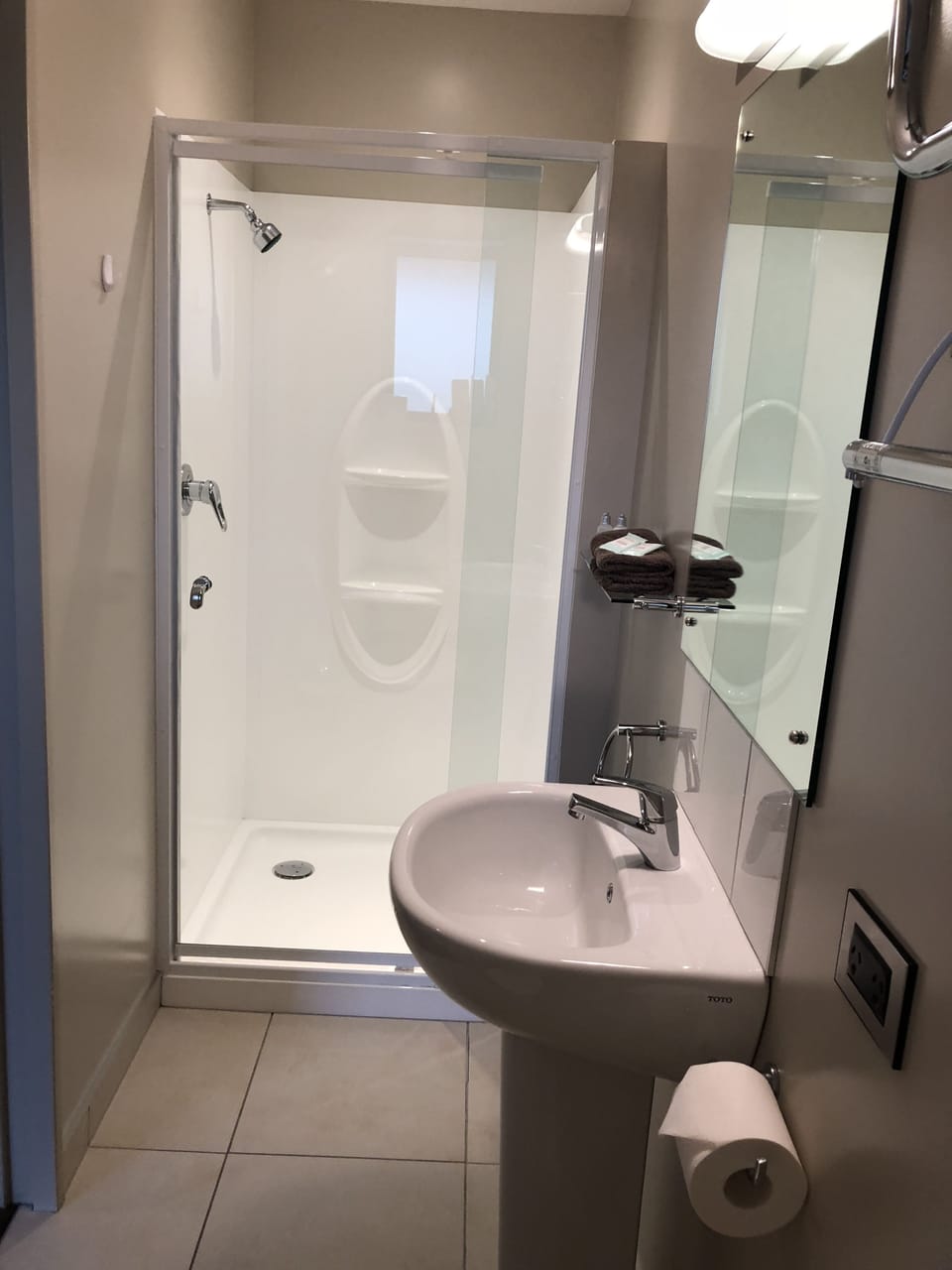 Room, 1 King Bed | Bathroom | Shower, free toiletries, hair dryer, towels
