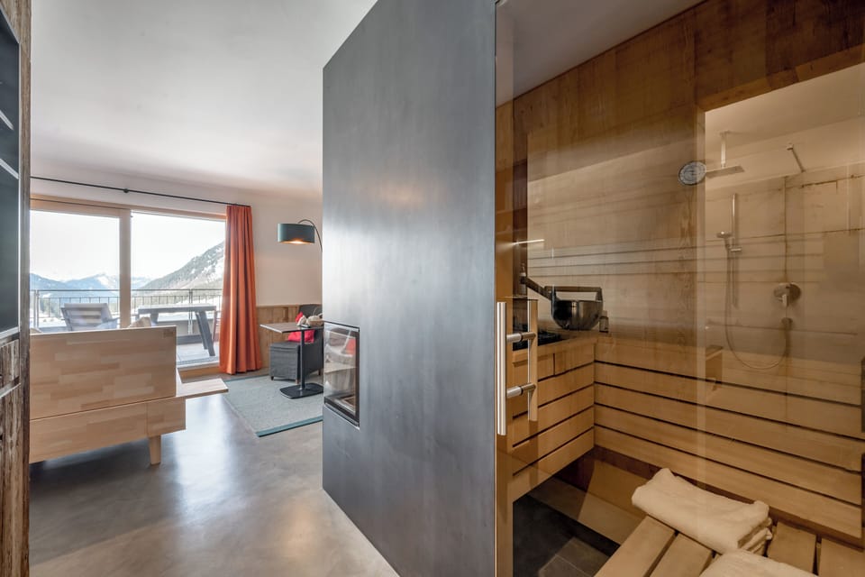 Deluxe Room | Minibar, desk, soundproofing, free WiFi